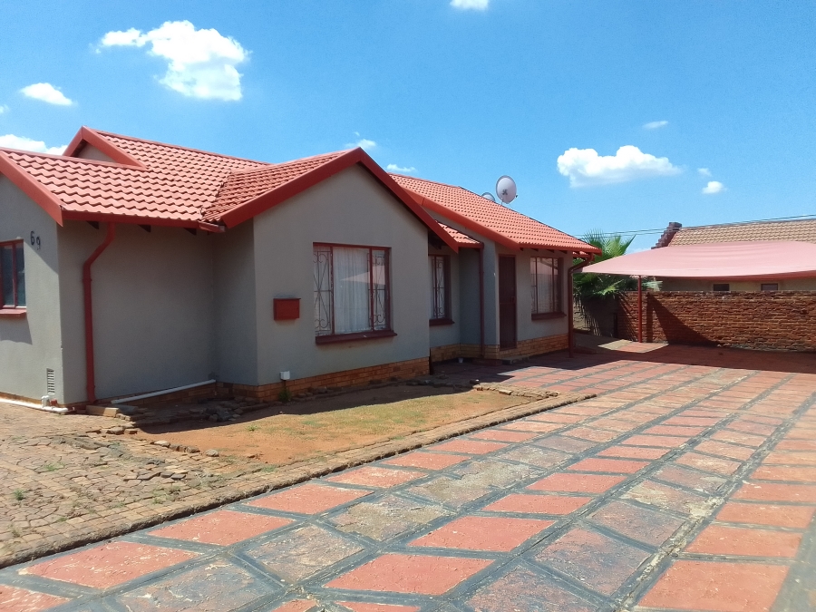 3 Bedroom Property for Sale in Geelhoutpark North West